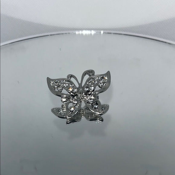 Elegant Silver Butterfly Brooch - Picture 3 of 3